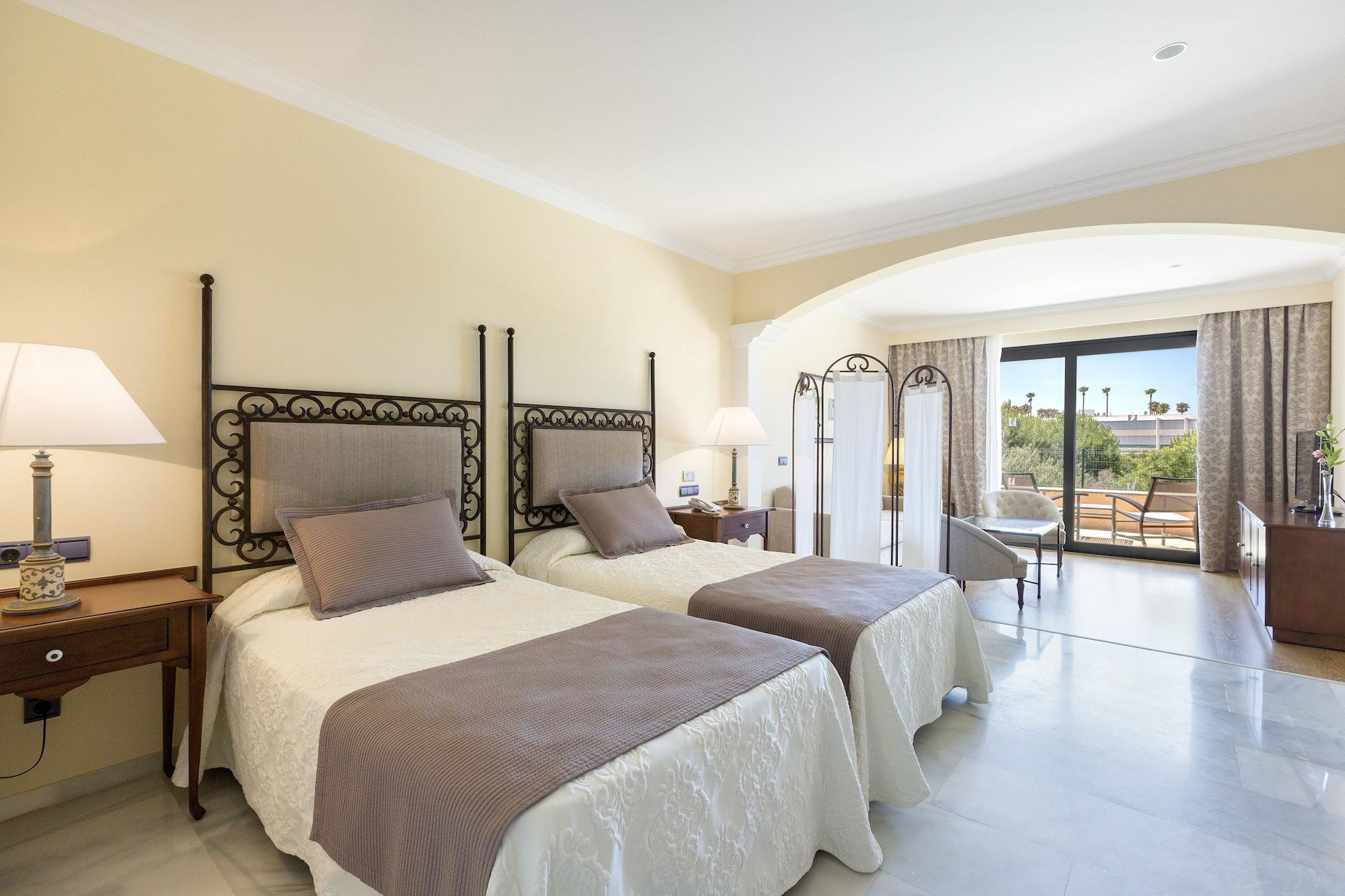 Hipotels Barrosa Palace & Spa Chiclana de la Frontera Ngoại thất bức ảnh A room at the hotel