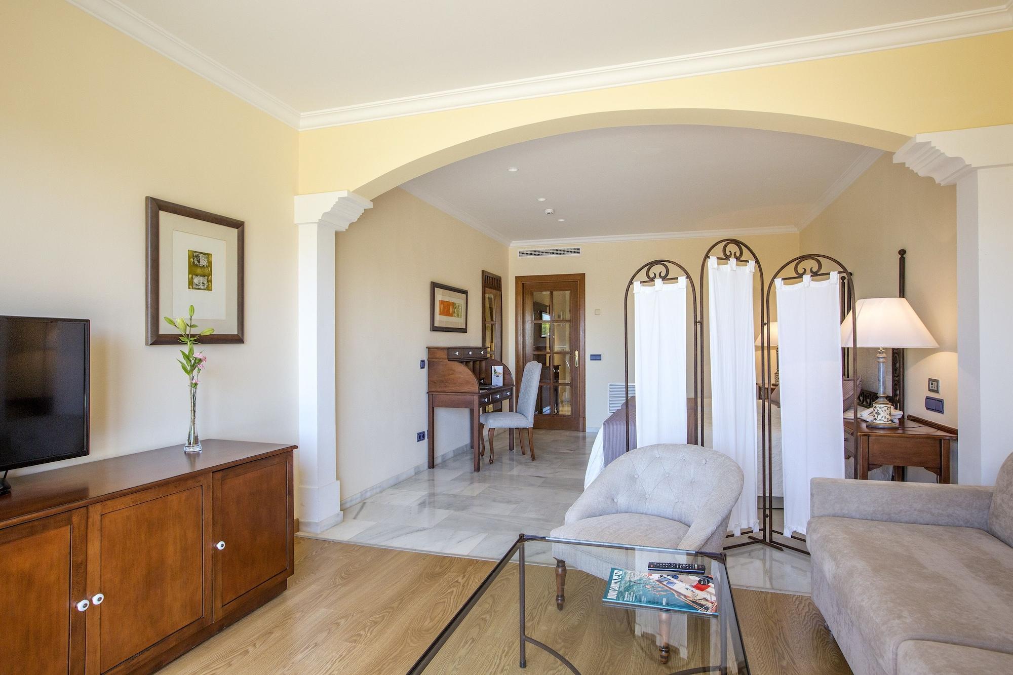 Hipotels Barrosa Palace & Spa Chiclana de la Frontera Ngoại thất bức ảnh A suite at the hotel