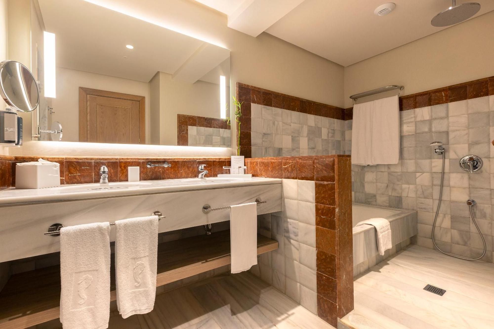 Hipotels Barrosa Palace & Spa Chiclana de la Frontera Ngoại thất bức ảnh Bathroom