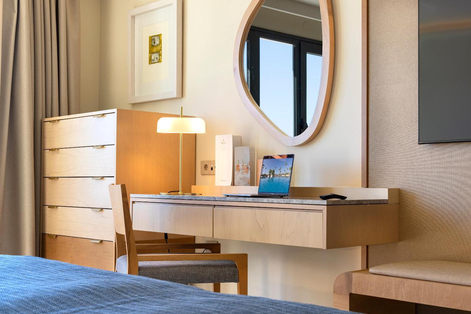 Hipotels Barrosa Palace & Spa Chiclana de la Frontera Ngoại thất bức ảnh A vanity table