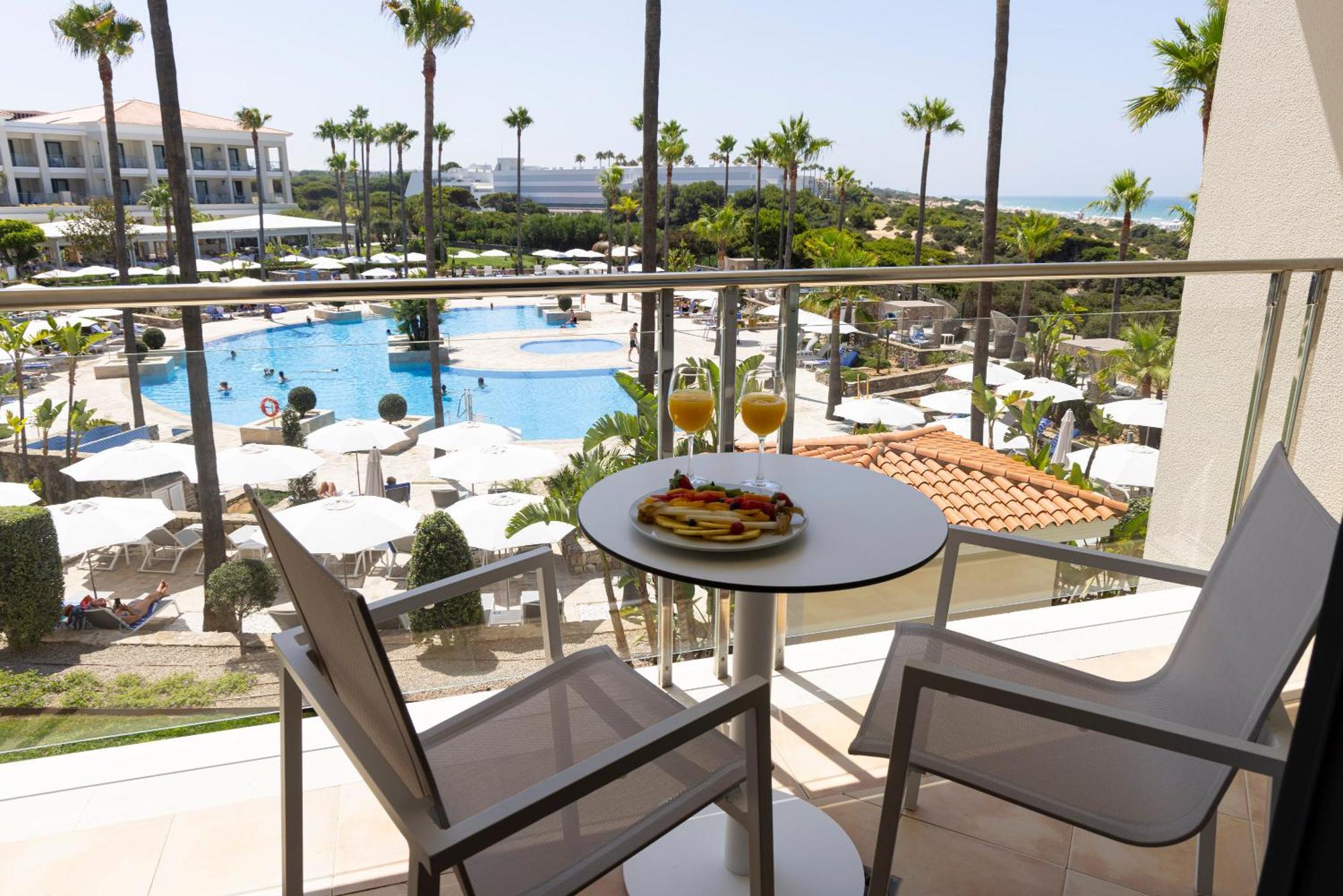 Hipotels Barrosa Palace & Spa Chiclana de la Frontera Ngoại thất bức ảnh View from a balcony