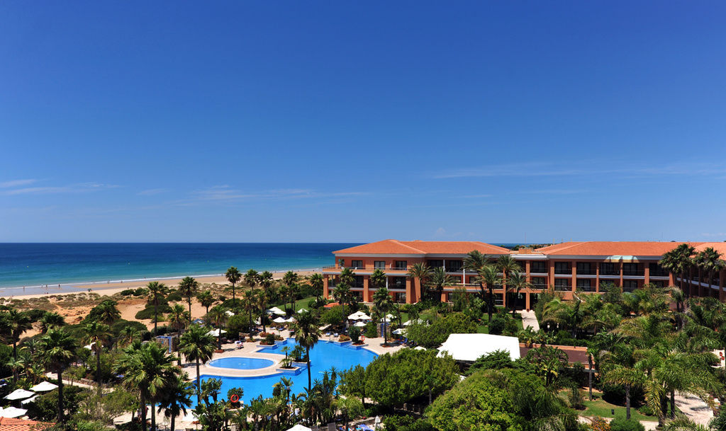 Hipotels Barrosa Palace & Spa Chiclana de la Frontera Ngoại thất bức ảnh The resort's main pool