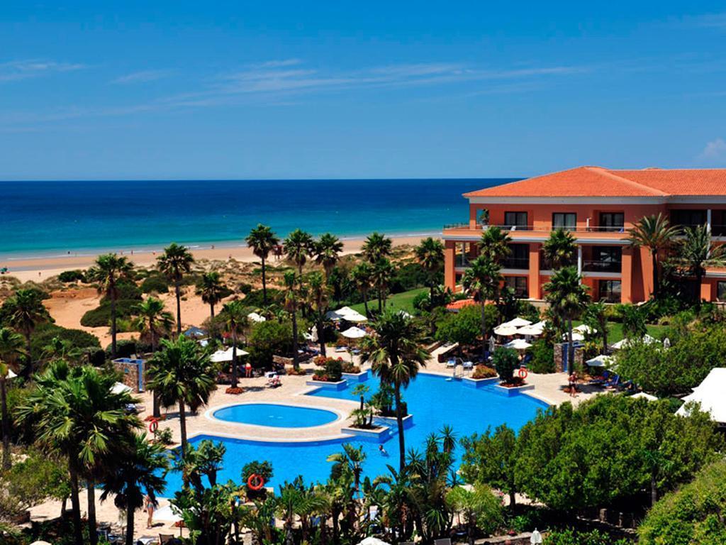 Hipotels Barrosa Palace & Spa Chiclana de la Frontera Ngoại thất bức ảnh The resort's swimming pool